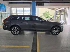 2022 Volvo V90 B5 Pro AWD, серый — фото 4