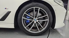 2023 BMW 5-Series 520i M Sport — фото 5