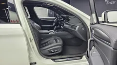 2023 BMW 5-Series 520i M Sport — фото 11
