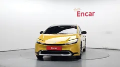 2024 Toyota Prius 2.0 PHEV XSE, жёлтый — фото 3