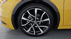 2024 Toyota Prius 2.0 PHEV XSE, жёлтый — фото 5