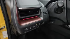 2024 Toyota Prius 2.0 PHEV XSE, жёлтый — фото 17