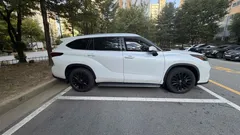 2023 Toyota Highlander 2.5 4WD Limited, белый — фото 3