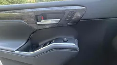 2023 Toyota Highlander 2.5 4WD Limited, белый — фото 11