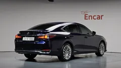 2022 Lexus ES Executive — фото 2