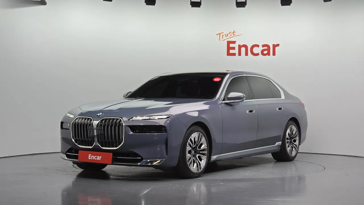 2023 BMW 7-Series 740i sDrive Design Pure Excellence