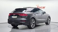 2022 Audi Q8 55 TFSI Quattro Premium, серый — фото 2