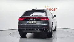2022 Audi Q8 55 TFSI Quattro Premium, серый — фото 4