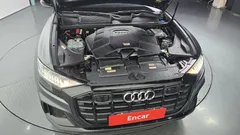 2022 Audi Q8 55 TFSI Quattro Premium, серый — фото 6