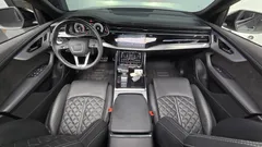 2022 Audi Q8 55 TFSI Quattro Premium, серый — фото 7