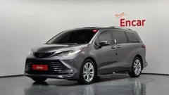 2022 Toyota Sienna 2.5 Hybrid 2WD, серый — фото 1