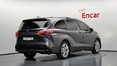 2022 Toyota Sienna 2.5 Hybrid 2WD, серый — фото 2