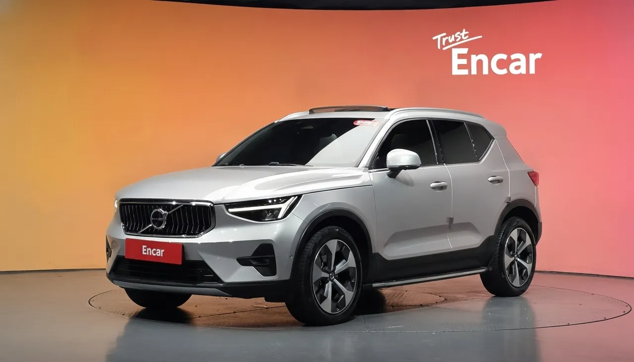 2023 Volvo XC40 B4 Ultimate Bright
