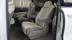 2023 Kia Carnival Diesel 9-Seater Hi-Limousine — фото 12
