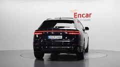 2022 Audi Q8 55 TFSI Quattro Premium — фото 4