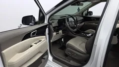 2024 Kia Canival Gasoline 9-Seater Signature, белый — фото 10