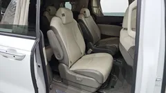 2022 Kia Carnival Diesel 9-Seater Hi-Limousine — фото 12