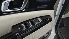 2022 Kia Carnival Diesel 9-Seater Hi-Limousine — фото 17