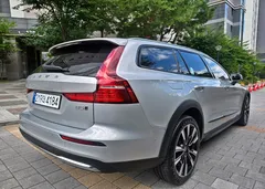 2024 Volvo V60 B5 Ultimate AWD, серый — фото 6