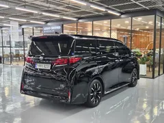 2024 Toyota Alphard 2.5 HEV Executive AWD, чёрный — фото 2