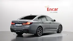 2022 BMW 5-Series 530i M Sport Package, серо-серебристый — фото 2