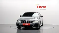 2022 BMW 5-Series 530i M Sport Package, серо-серебристый — фото 3