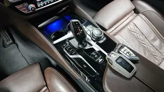 2022 BMW 5-Series 530i M Sport Package, серо-серебристый — фото 9