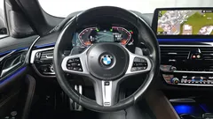 2022 BMW 5-Series 530i M Sport Package, серо-серебристый — фото 13