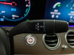 2022 Mercedes-Benz E-Class E300e 4MATIC Exclusive — фото 9