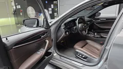 2022 BMW 5-Series 530i xDrive M Sport Package — фото 10