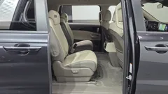 2023 Kia Carnival Diesel 9-Seater Prestige — фото 11