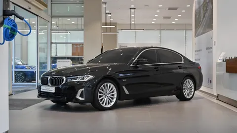 2023 BMW 5-Series 530e Luxury