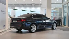 2023 BMW 5-Series 530e Luxury — фото 2