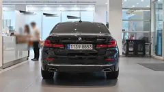 2023 BMW 5-Series 530e Luxury — фото 4