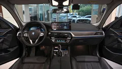 2023 BMW 5-Series 530e Luxury — фото 7