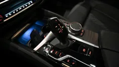 2023 BMW 5-Series 530e Luxury — фото 9