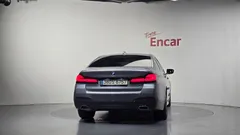 2023 BMW 5-Series 520i M Sport — фото 5