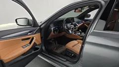 2023 BMW 5-Series 520i M Sport — фото 12