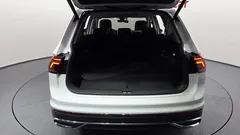 2023 Volkswagen Tiguan 2.0 TSI Prestige, белый — фото 20