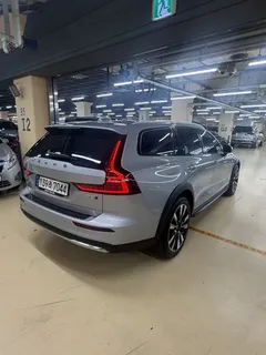 2024 Volvo V60 B5 Ultimate AWD — фото 2