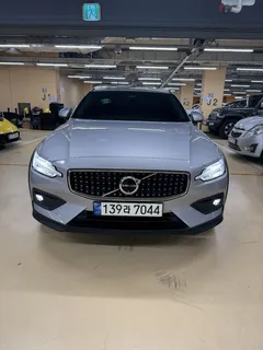 2024 Volvo V60 B5 Ultimate AWD — фото 3