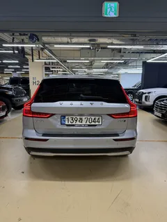 2024 Volvo V60 B5 Ultimate AWD — фото 4