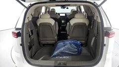 2023 Kia Carnival Diesel 9-Seater Hi-Limousine — фото 19