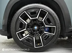 2023 BMW XM 4.4, зелёный — фото 5