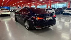 2022 Lexus ES Executive — фото 4