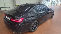 2022 BMW 3-Series 320i M Sport — фото 4