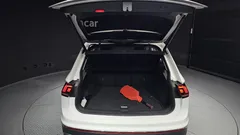 2022 Volkswagen Tiguan 2.0 TDI Premium — фото 20