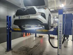 2023 Toyota Highlander 2.5 4WD Limited, белый — фото 2