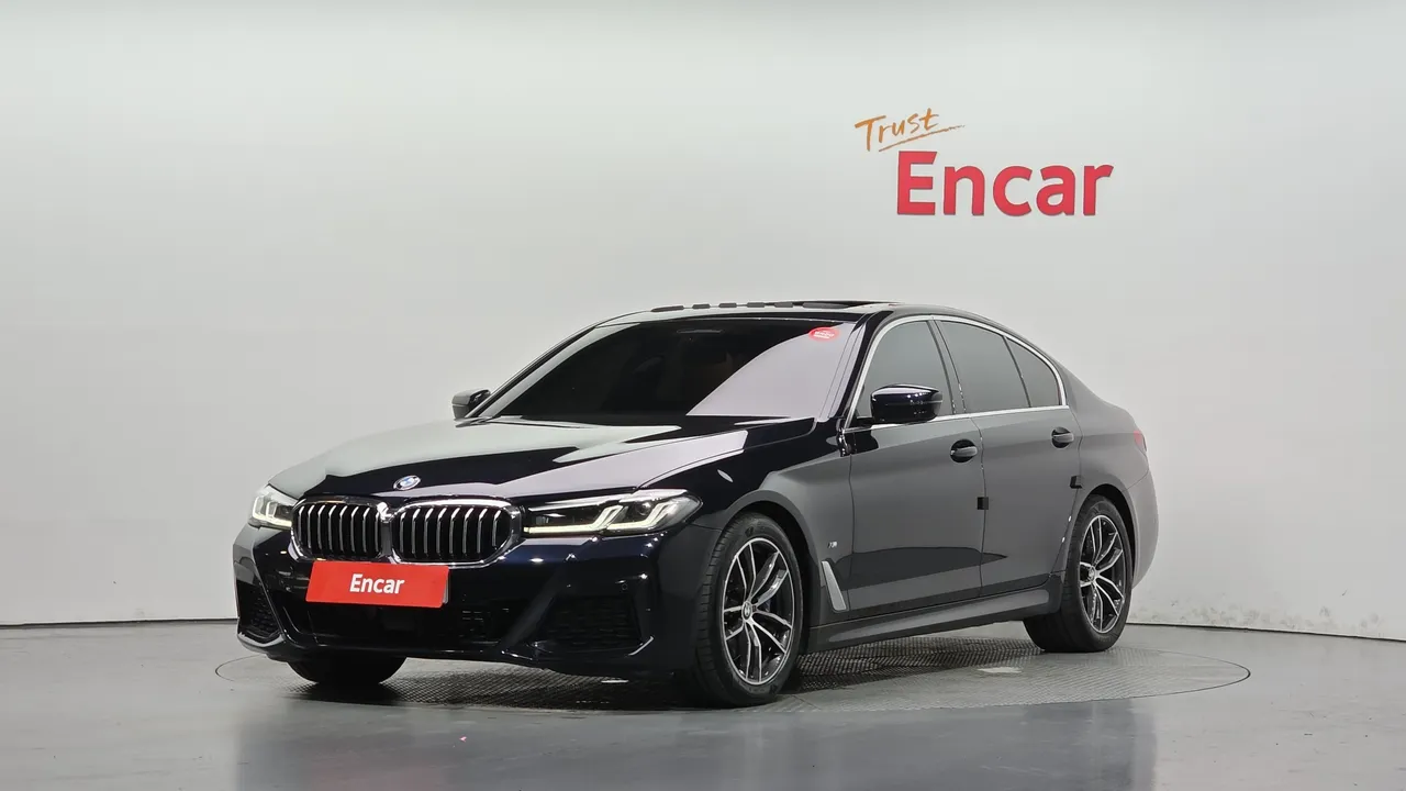 2022 BMW 5-Series 520i M Sport