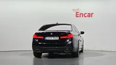 2022 BMW 5-Series 520i M Sport — фото 4